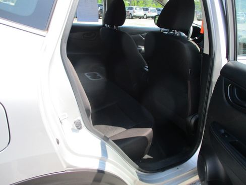 Used 2017 Nissan Rogue Sport S image 20