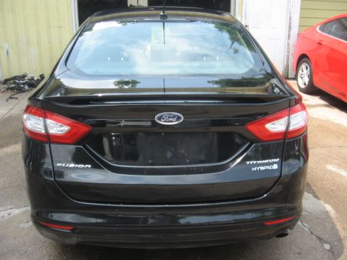 Used 2016 Ford Fusion Titanium Hybrid FWD image 5