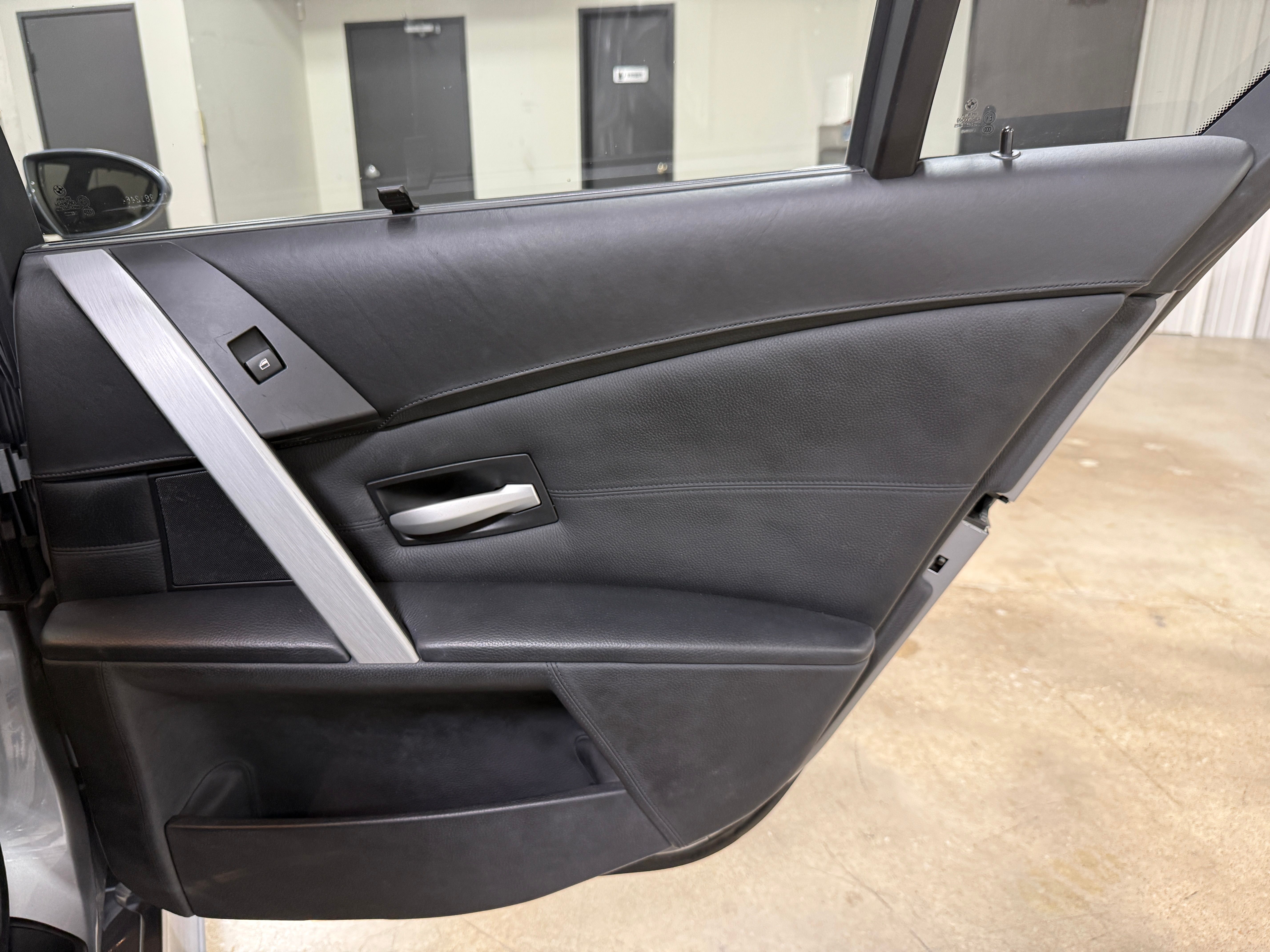 Used 2007 BMW M5 RWD image 32