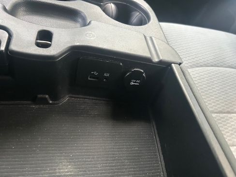 Used 2014 RAM 1500 4x4 Crew Cab ST image 19