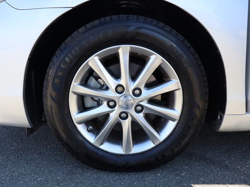 Used 2011 Toyota Camry XLE image 34