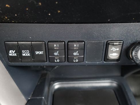 Used 2016 Toyota RAV4 Limited image 22