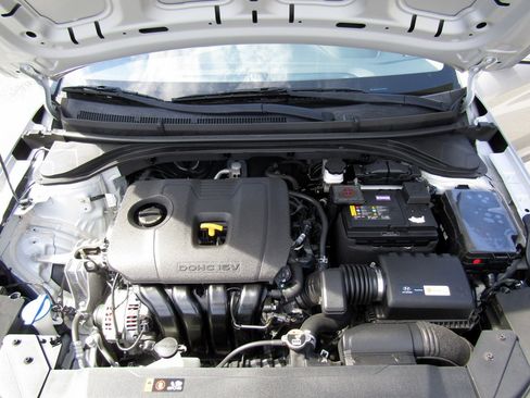 Used 2019 Hyundai Elantra SE image 15