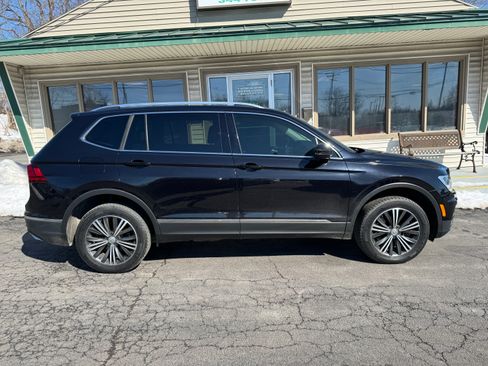 Used 2018 Volkswagen Tiguan SEL image 1