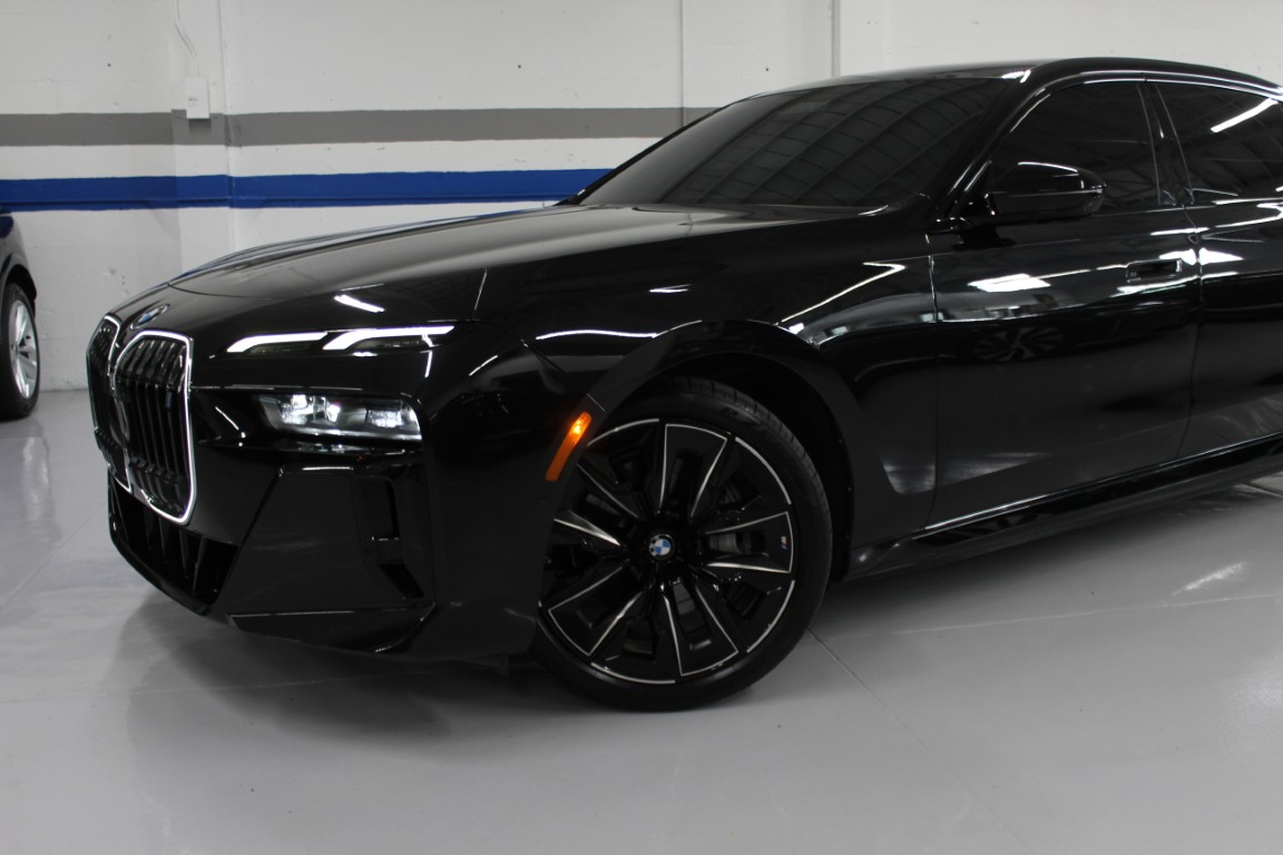 Used 2024 BMW i7 eDrive50 RWD image 6