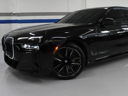 Used 2024 BMW i7 eDrive50 RWD image 6