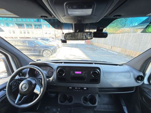 Used 2020 Mercedes-Benz Sprinter 2500 image 13