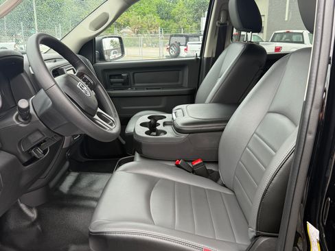 Used 2024 RAM 1500 4x4 Crew Cab Classic Tradesman image 8