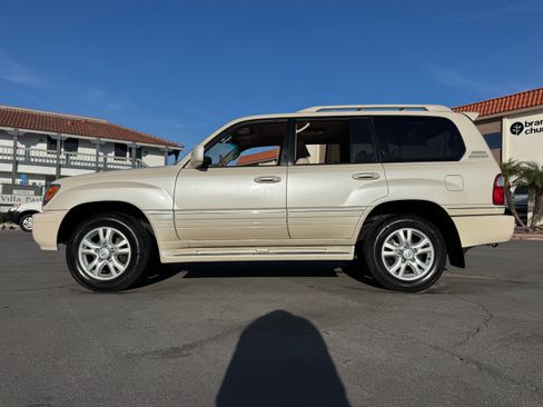 Used 2004 Lexus LX 470 image 3