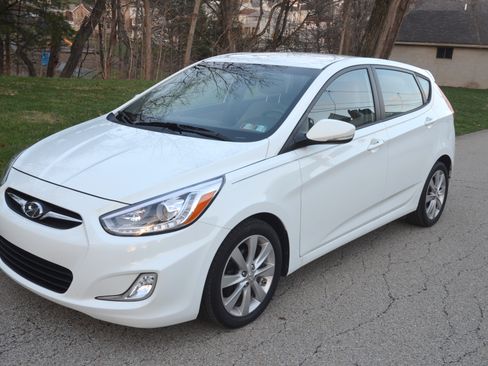 Used 2014 Hyundai Accent SE image 2