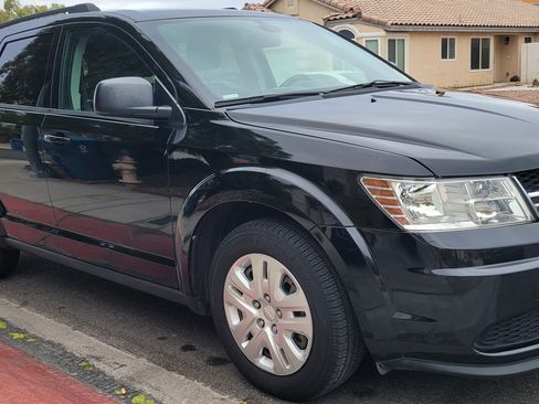 Used 2018 Dodge Journey SE image 4