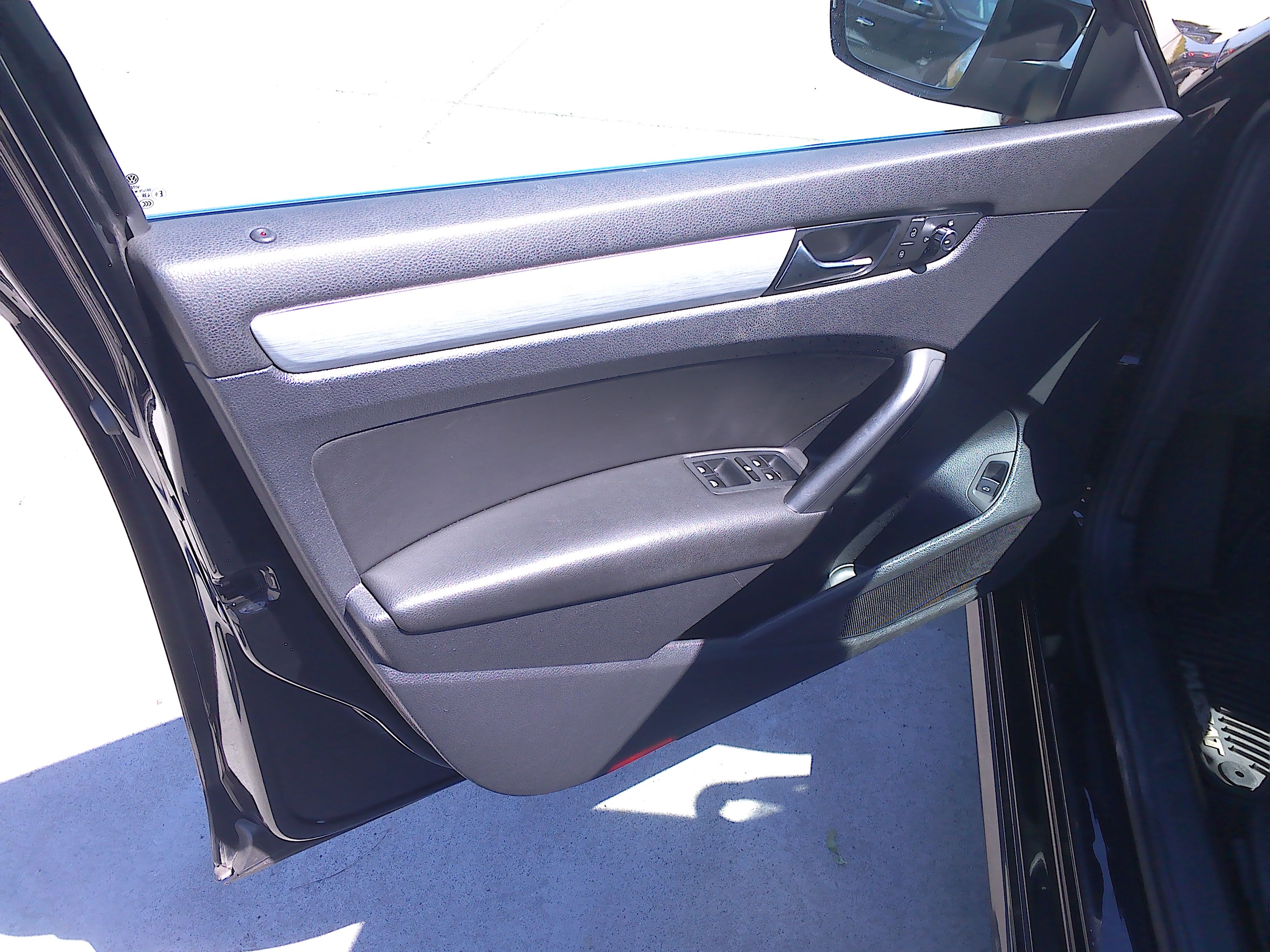 Used 2013 Volkswagen Passat SE FWD image 9