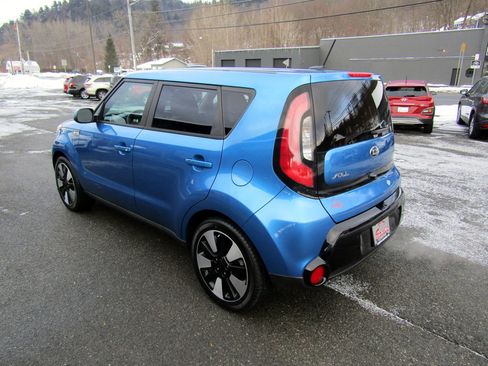 Used 2016 Kia Soul + image 6