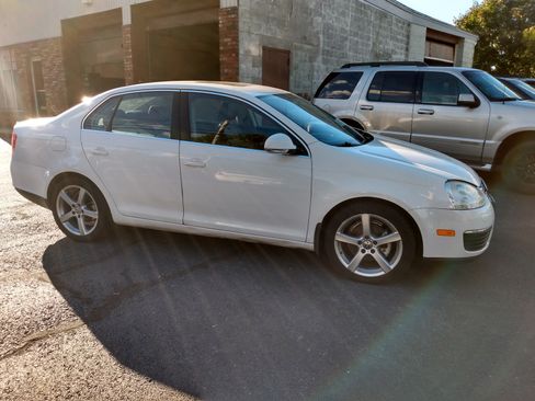 Used 2010 Volkswagen Jetta image 6