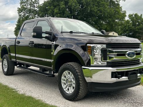 Used 2018 Ford F250 4x4 Crew Cab Super Duty image 1
