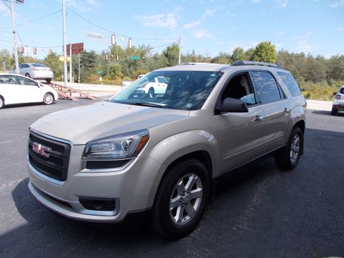 Used 2015 GMC Acadia SLE image 1