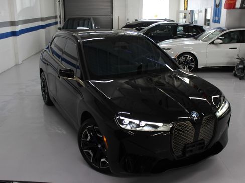 Used 2024 BMW iX xDrive50 AWD/4WD image 12