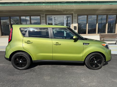 Used 2016 Kia Soul FWD image 1