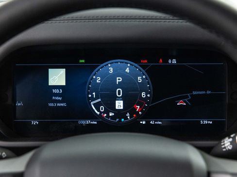 Used 2025 Land Rover Defender 110 X-Dynamic SE image 33