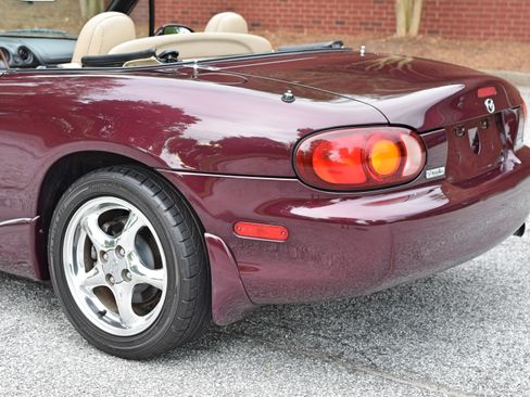 Used 2000 MAZDA MX-5 Miata Special Edition image 20