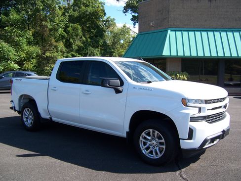 Used 2021 Chevrolet Silverado 1500 RST image 2