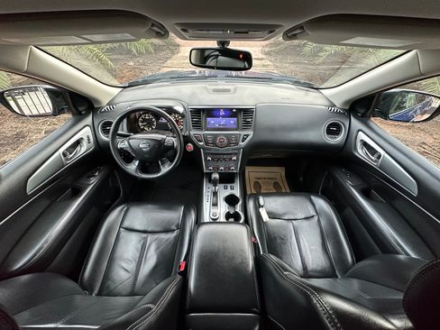 Used 2017 Nissan Pathfinder 4WD image 9