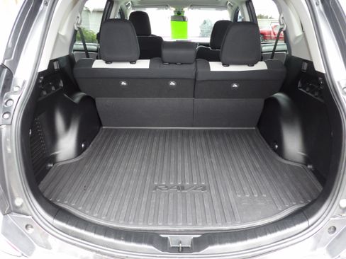 Used 2017 Toyota RAV4 XLE image 17