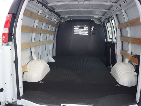 Used 2023 Chevrolet Express 2500 image 18