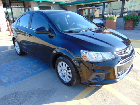 Used 2020 Chevrolet Sonic LT image 1