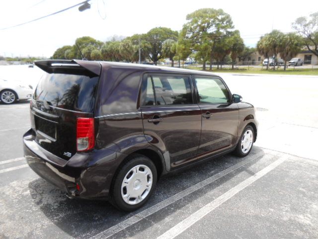 Used 2011 Scion xB FWD image 5