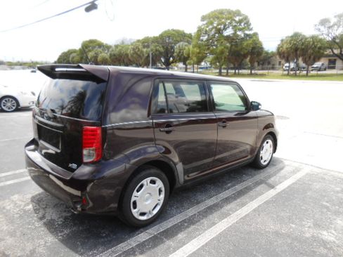 Used 2011 Scion xB FWD image 5