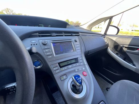 Used 2013 Toyota Prius Two FWD image 10