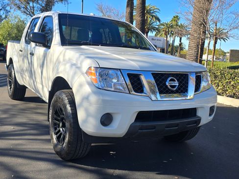 Used 2016 Nissan Frontier SV image 17