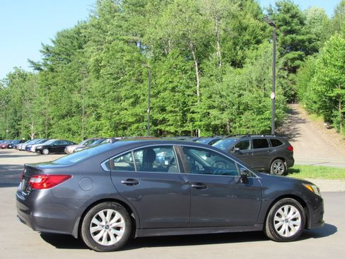 Used 2017 Subaru Legacy 2.5i Premium AWD/4WD image 9