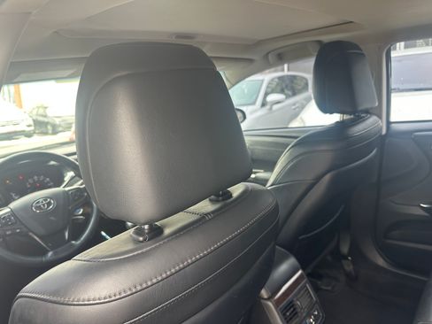 Used 2013 Toyota Avalon XLE Premium image 9