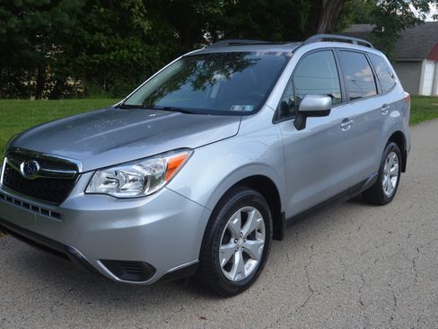Used 2015 Subaru Forester 2.5i Premium AWD/4WD image 2
