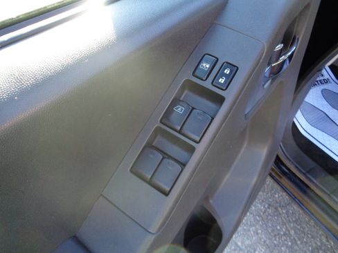 Used 2011 Nissan Frontier PRO-4X image 43