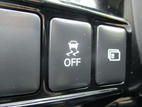 Used 2018 Mitsubishi Outlander 4WD SE image 45