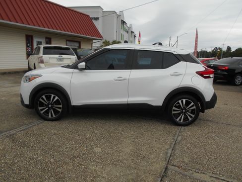 Used 2020 Nissan Kicks SV FWD image 4