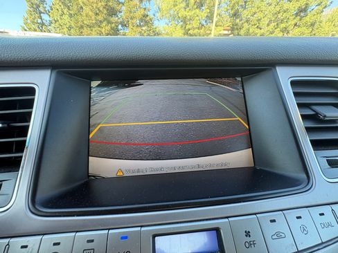 Used 2011 Hyundai Genesis 3.8 image 23