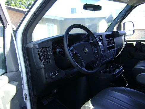 Used 2011 Chevrolet Express 2500 LS image 10