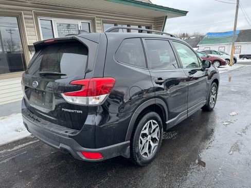 Used 2019 Subaru Forester Premium image 6