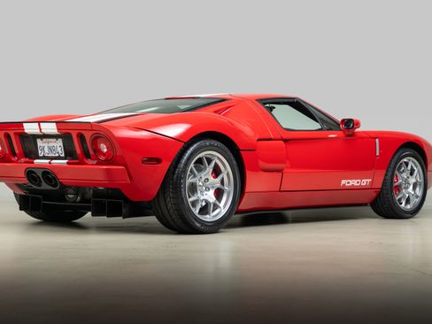 Used 2005 Ford GT RWD image 89