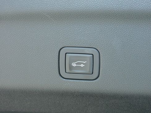 Used 2025 GMC Yukon XL 2WD Denali image 23