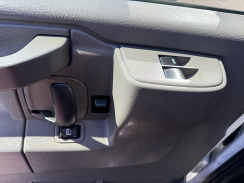 Used 2020 Chevrolet Express 3500 image 8