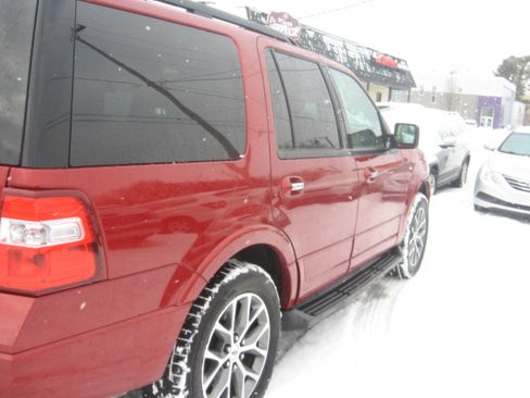 Used 2015 Ford Expedition XLT image 4