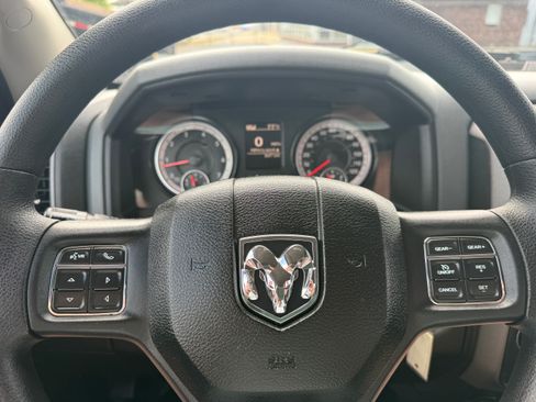 Used 2017 RAM 1500 ST AWD/4WD image 11