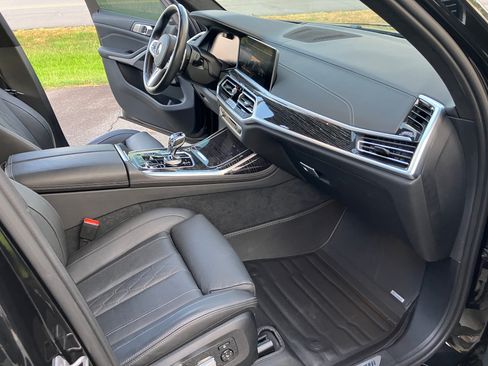 Used 2022 BMW X7 M50i AWD/4WD image 14