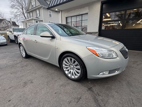 Used 2011 Buick Regal CXL image 3