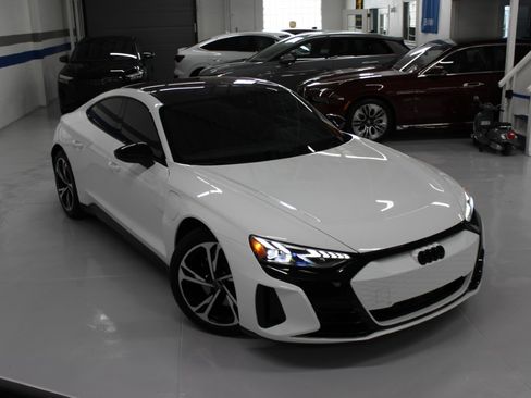 Used 2023 Audi e-tron GT Premium Plus image 13